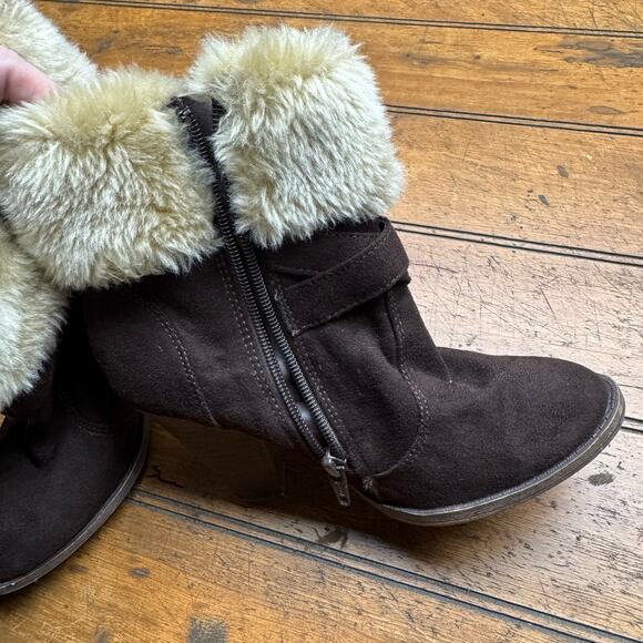 Dream Out Loud by Selena Gomez furry boots‎ heels - Picture 6 of 8